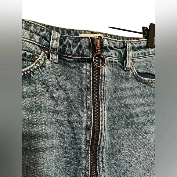 We The Free Women's Medium Wash Zip Up Denim Mini Skirt Size 24 - Picture 2 of 8